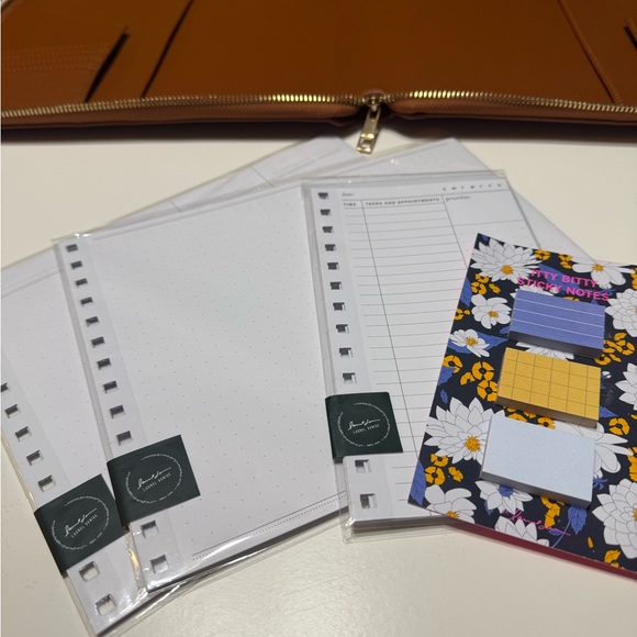 Laurel Denise Mini Planner Folio - Picture 5 of 7